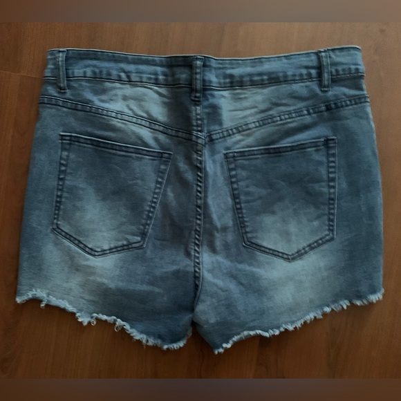 BLUENOTES Women’s Torn Jean Shorts Blue Size 34W - Picture 4 of 6